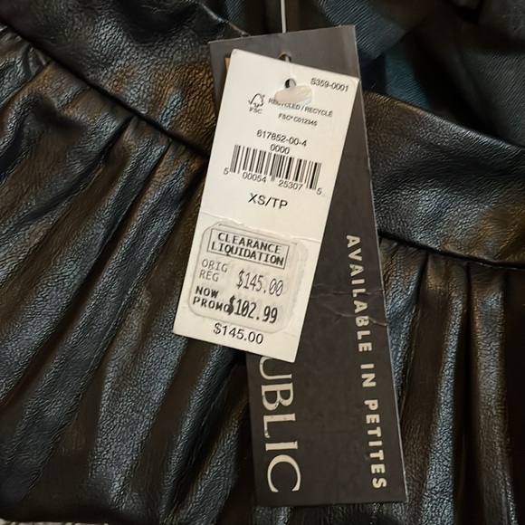 Banana Republic Leather-like Pleated Skirt. - Picture 4 of 6